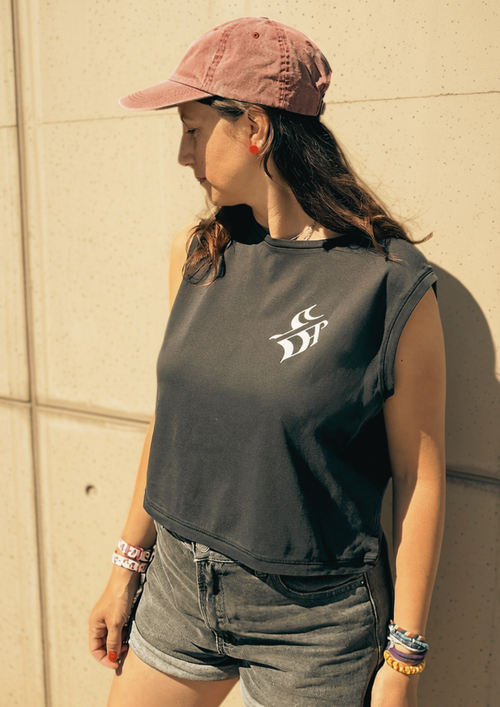 Core - Women's Sleeveless Crop T-shirt